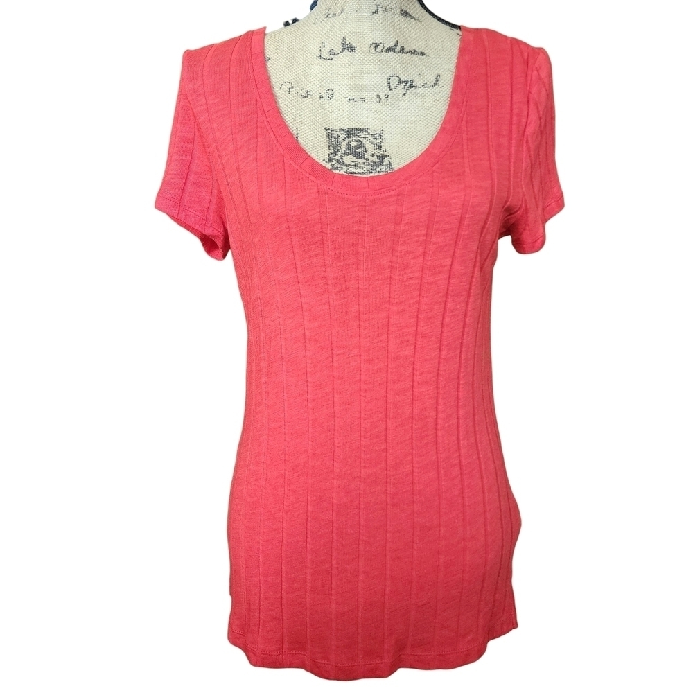 Sanctuary Coral Ribbed Scoop Neck Short Sleeve Top – Size Large